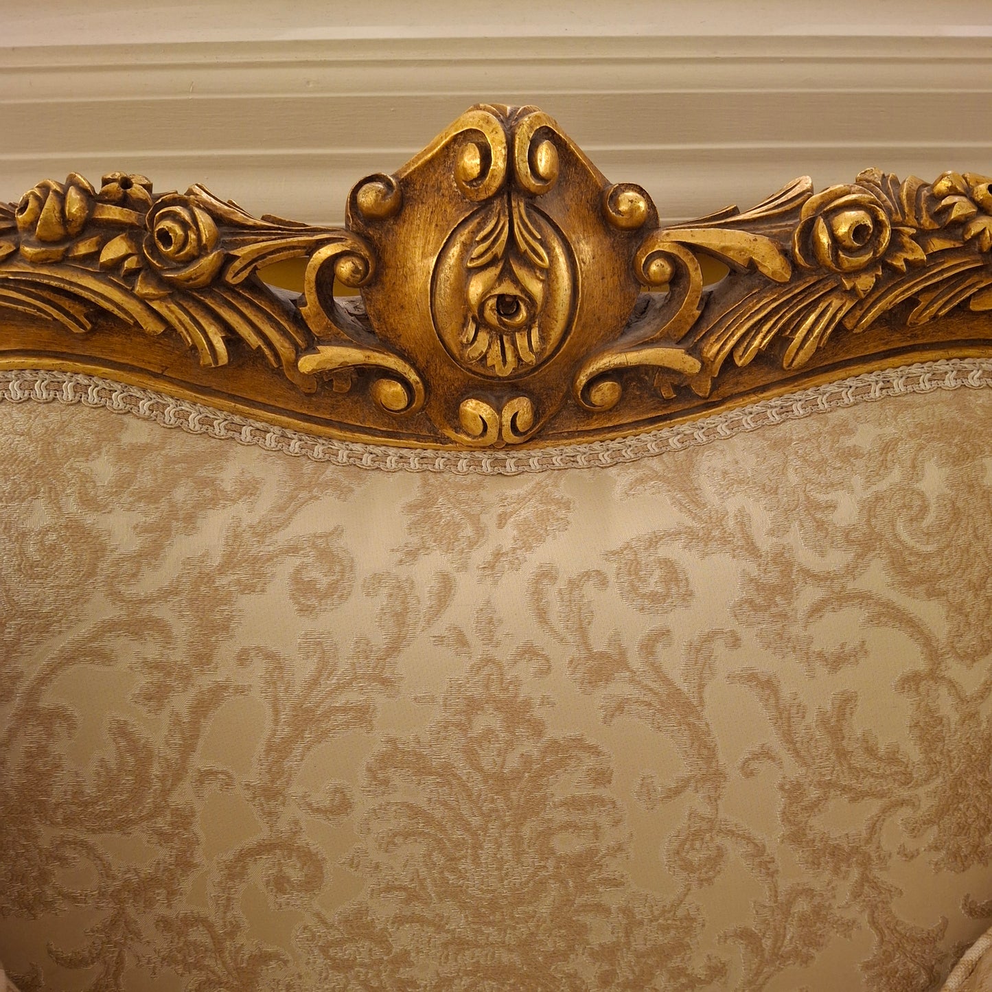 Louis XV Giltwood Settee
