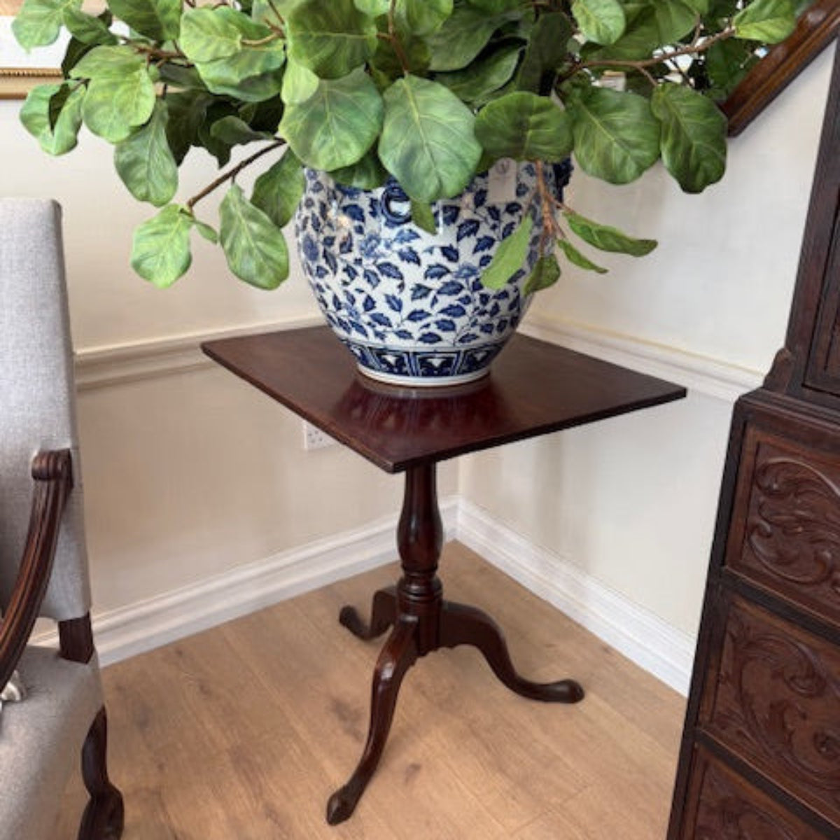 Antique English Mahogany Tilt-Top Table – 19th Century