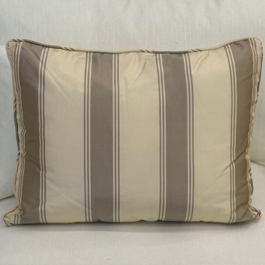 Hayworth Cushion